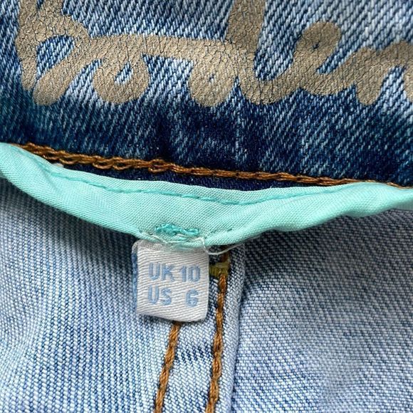 Boden Light Wash Distressed Mid Rise Rolled Cuff Denim/Jean Shorts. Size 6. - Picture 10 of 11
